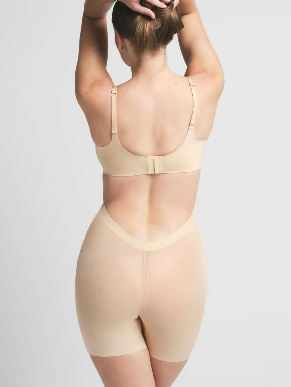 NWT SKIMS Sheer Sculpt Low Back Shapewear Short Light Nude Sand Medium